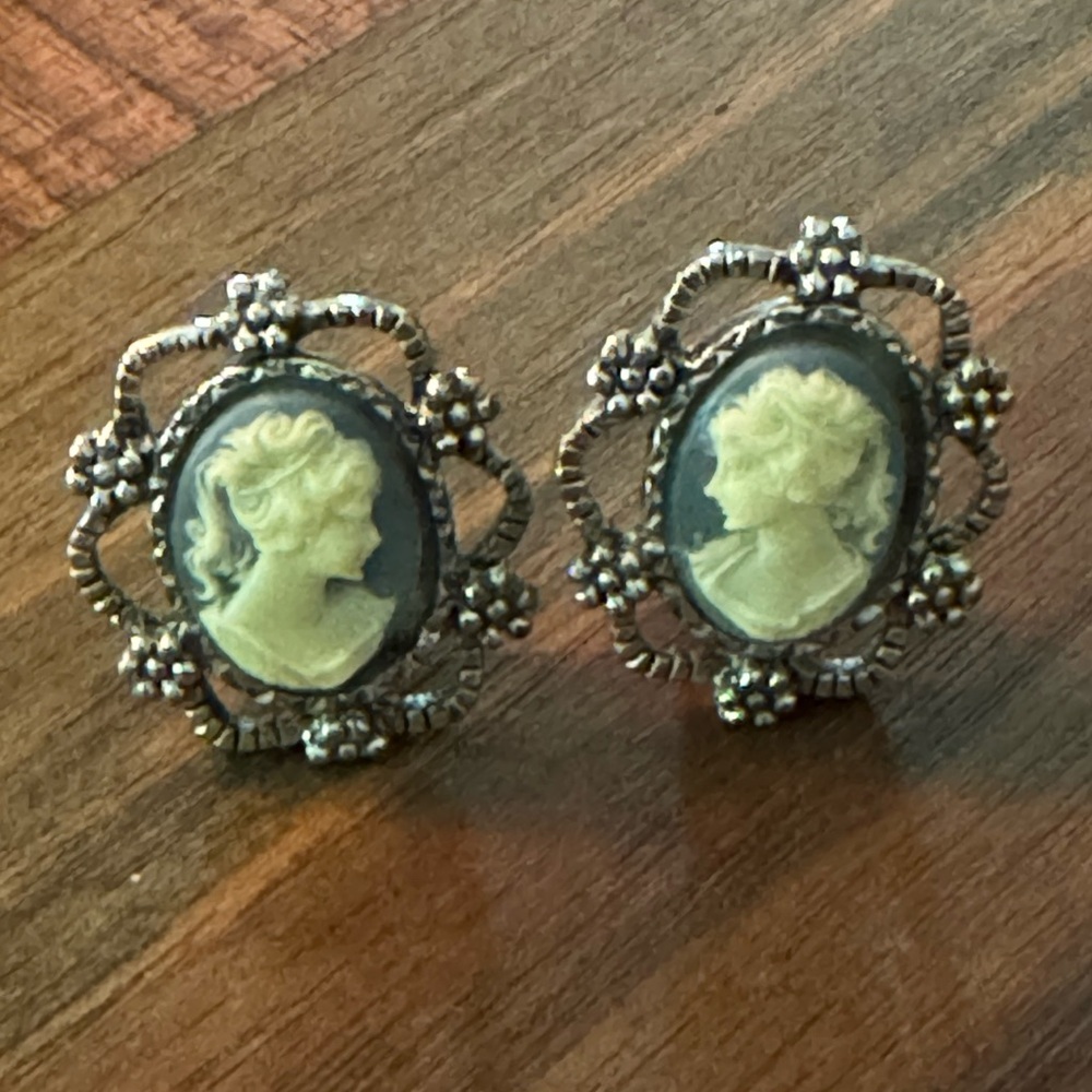 Cameo clip on earrings